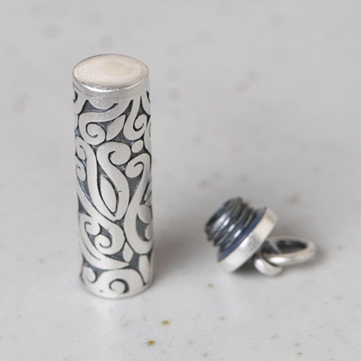 Christmas Gift-999 Sterling Silver Flower Vintage Keepsake Ashes Necklace Urn Pendant Cremation Memorial Jewelry for Women, Girls.